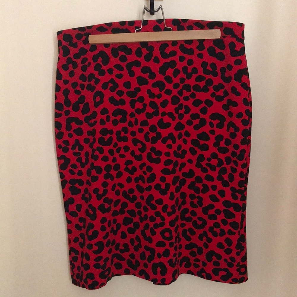 Red leopard print Ann Taylor skirt size 12